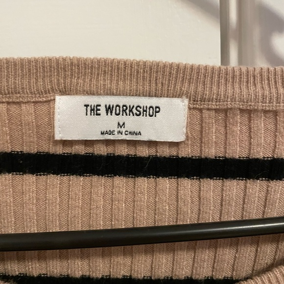 Cropped Ribbed Fitted Sweater - Picture 3 of 4